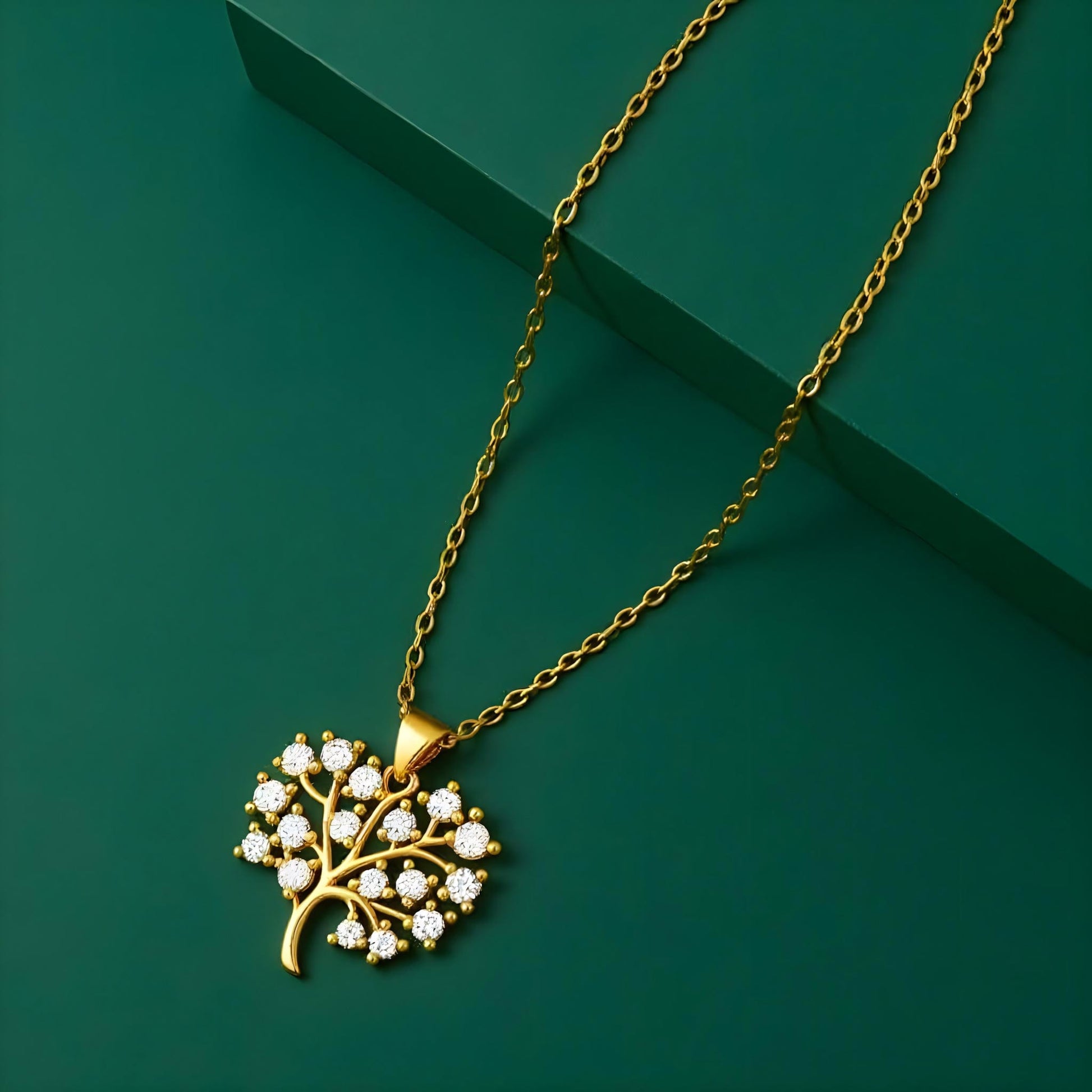 Collier Arbre de Vie Doré Orné de Pierres Scintillantes